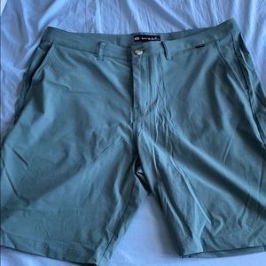 Travis Mathew men's short